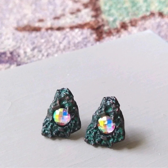 Crystal Stud Earrings Patina Green - Picture 8 of 17